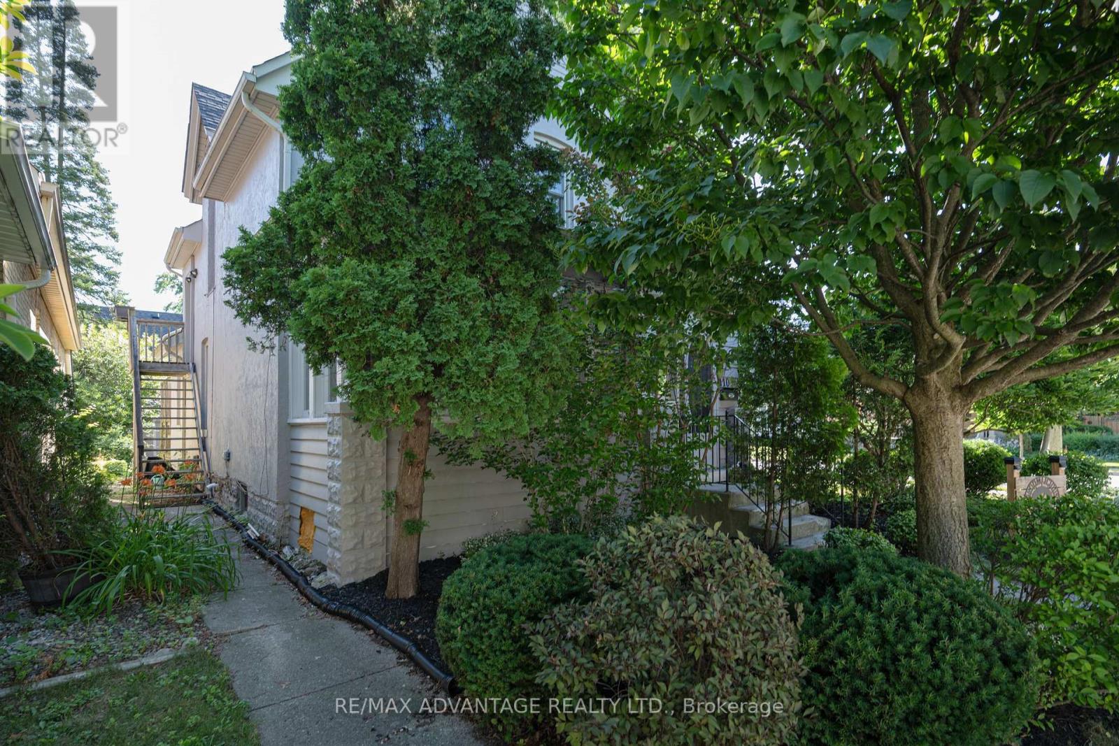 110 Marley Place, London South, Ontario  N6C 1S8 - Photo 3 - X12304424