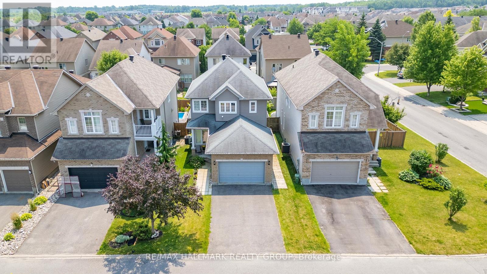 203 Black Sage Crescent, Ottawa, Ontario  K1V 2J7 - Photo 2 - X12304349