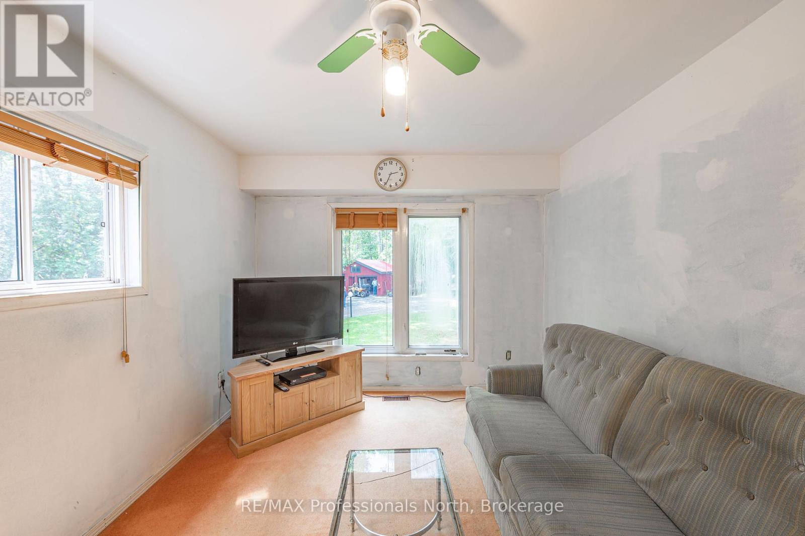 1015 Blackberry Lane, Minden Hills, Ontario  K0M 2K0 - Photo 35 - X12213252