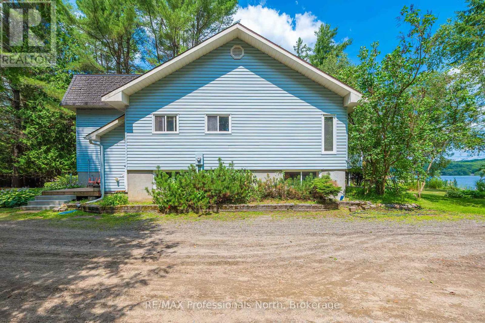 1015 Blackberry Lane, Minden Hills, Ontario  K0M 2K0 - Photo 3 - X12213252