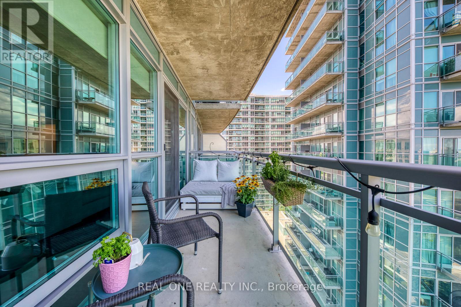 1414 - 155 Legion Road N, Toronto, Ontario  M8Y 0A7 - Photo 17 - W12304273