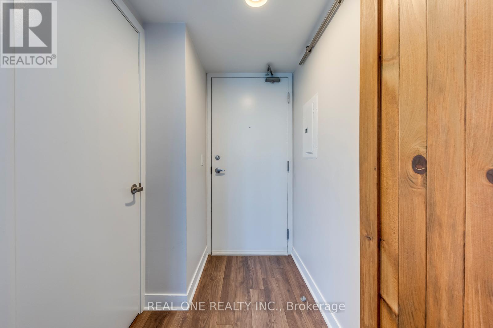 1414 - 155 Legion Road N, Toronto, Ontario  M8Y 0A7 - Photo 4 - W12304273