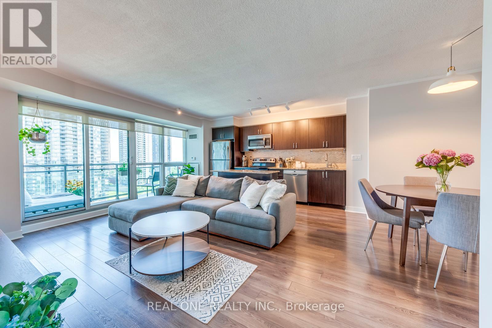 1414 - 155 Legion Road N, Toronto, Ontario  M8Y 0A7 - Photo 5 - W12304273