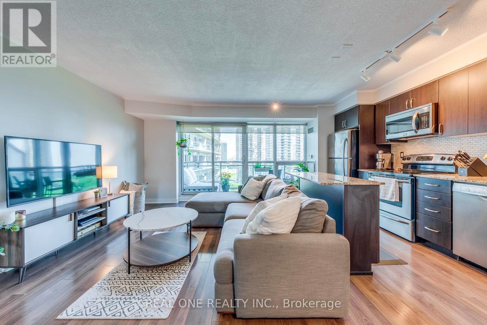 1414 - 155 Legion Road N, Toronto, Ontario  M8Y 0A7 - Photo 6 - W12304273