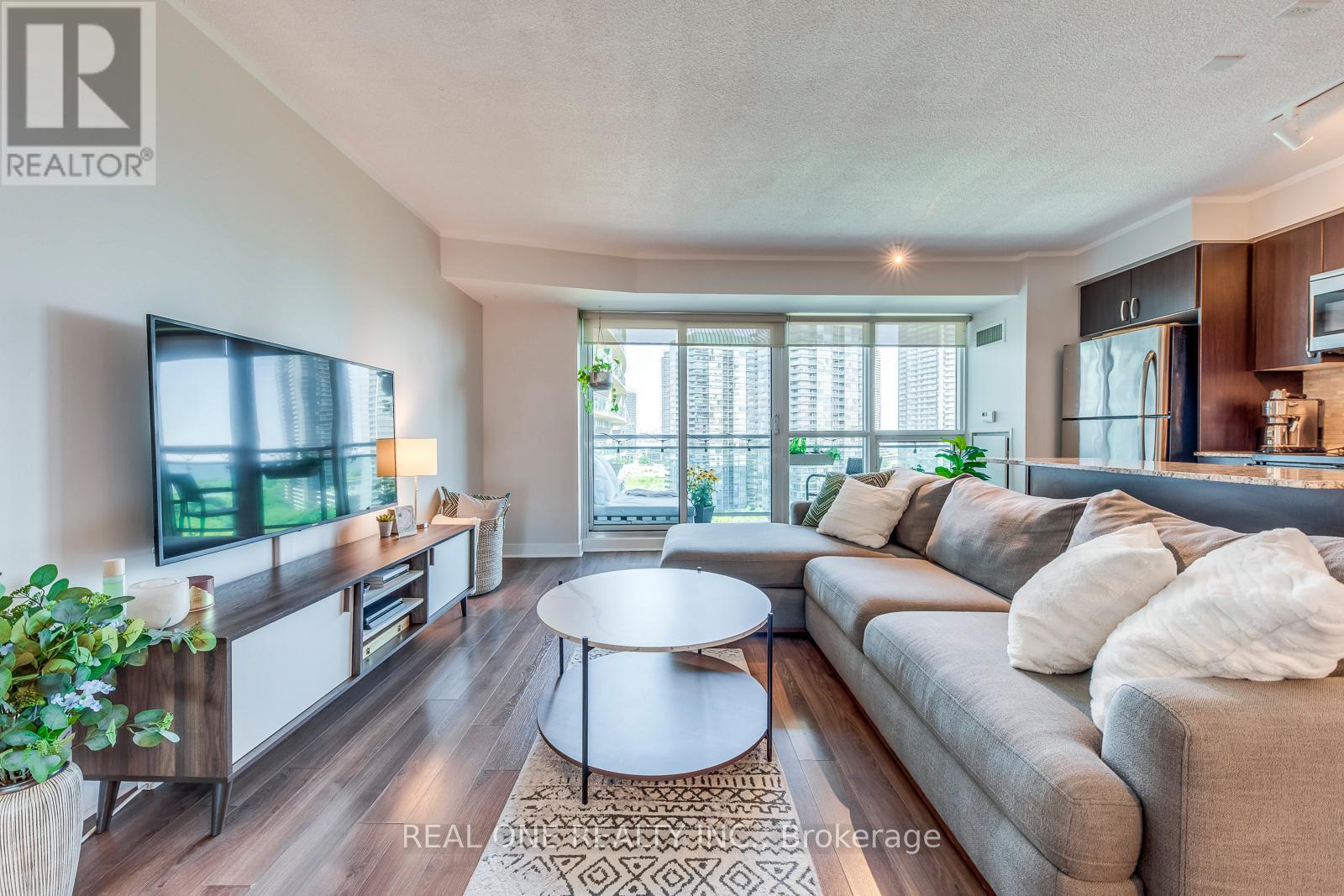 1414 - 155 Legion Road N, Toronto, Ontario  M8Y 0A7 - Photo 7 - W12304273
