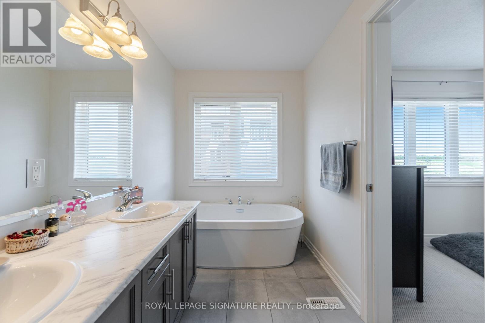 39 Talence Drive, Hamilton, Ontario  L8J 0L2 - Photo 25 - X12304232