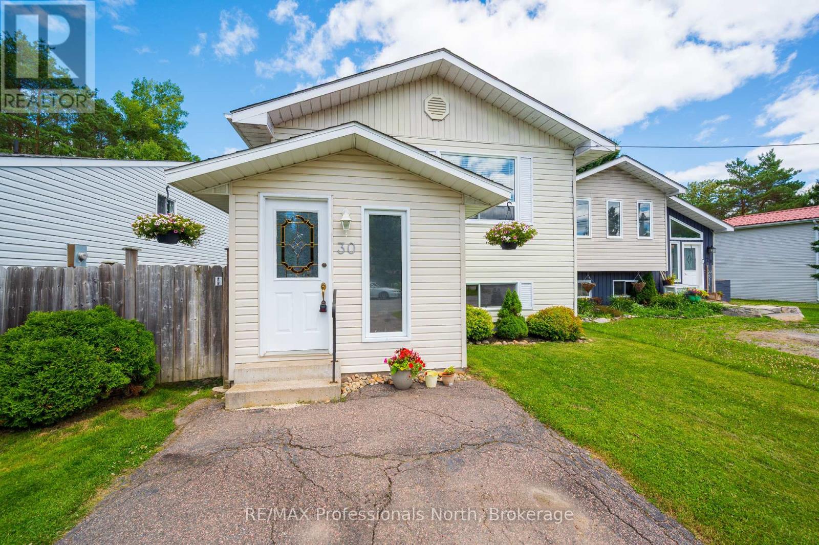 30 SABRINA PARK DRIVE, Huntsville, Ontario