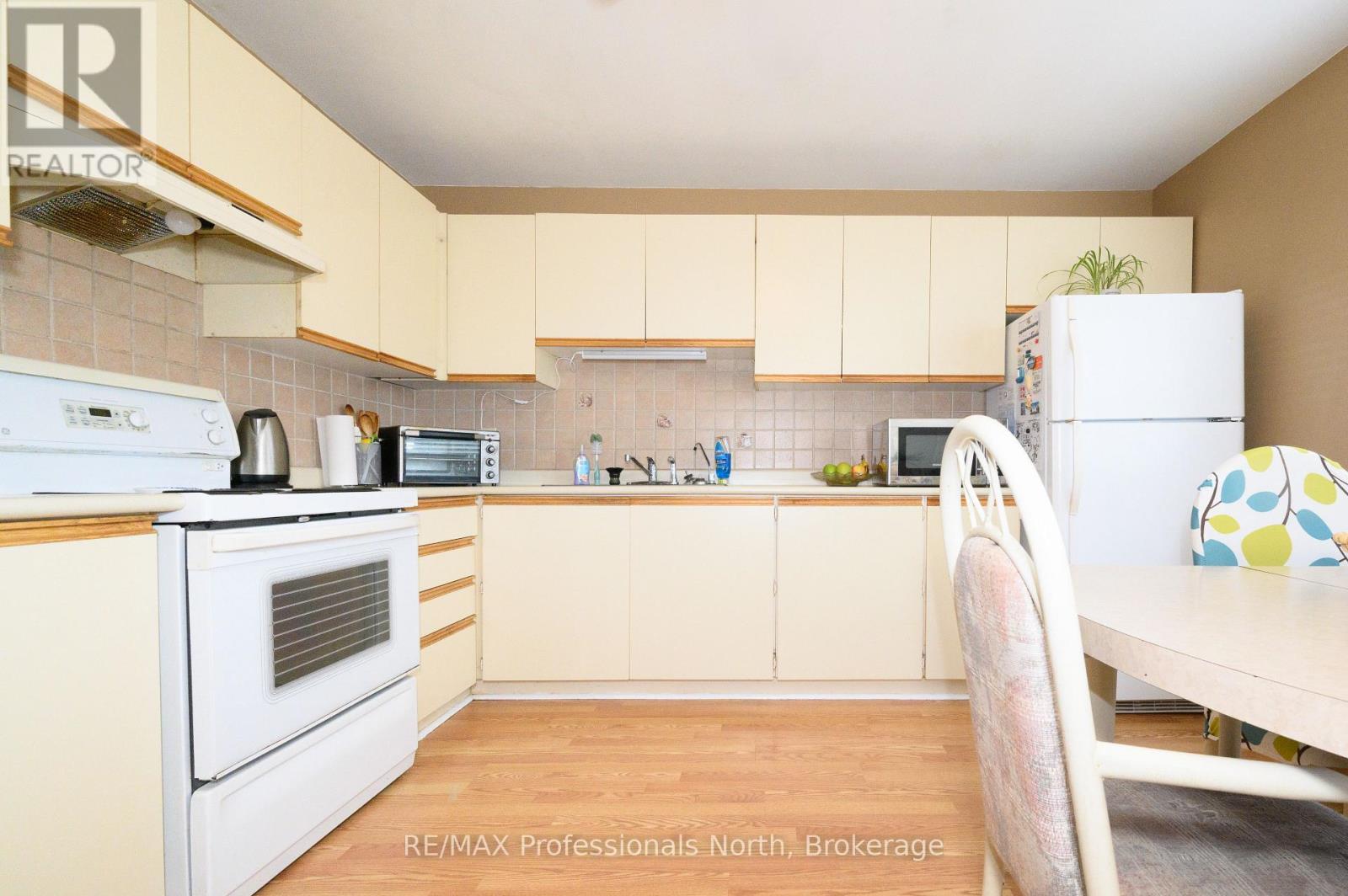 30 Sabrina Park Drive, Huntsville, Ontario  P1H 1L8 - Photo 10 - X12304353