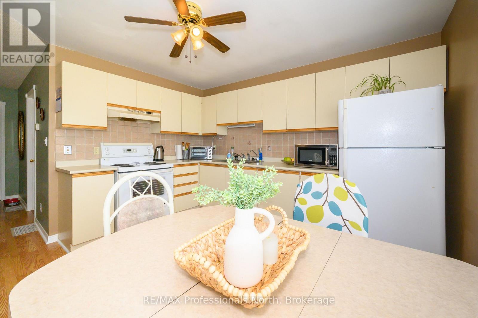30 Sabrina Park Drive, Huntsville, Ontario  P1H 1L8 - Photo 5 - X12304353