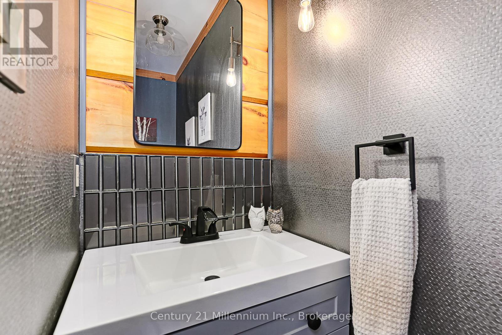 108 Cortina Crescent, Blue Mountains, Ontario  L9Y 3Z2 - Photo 23 - X12304433