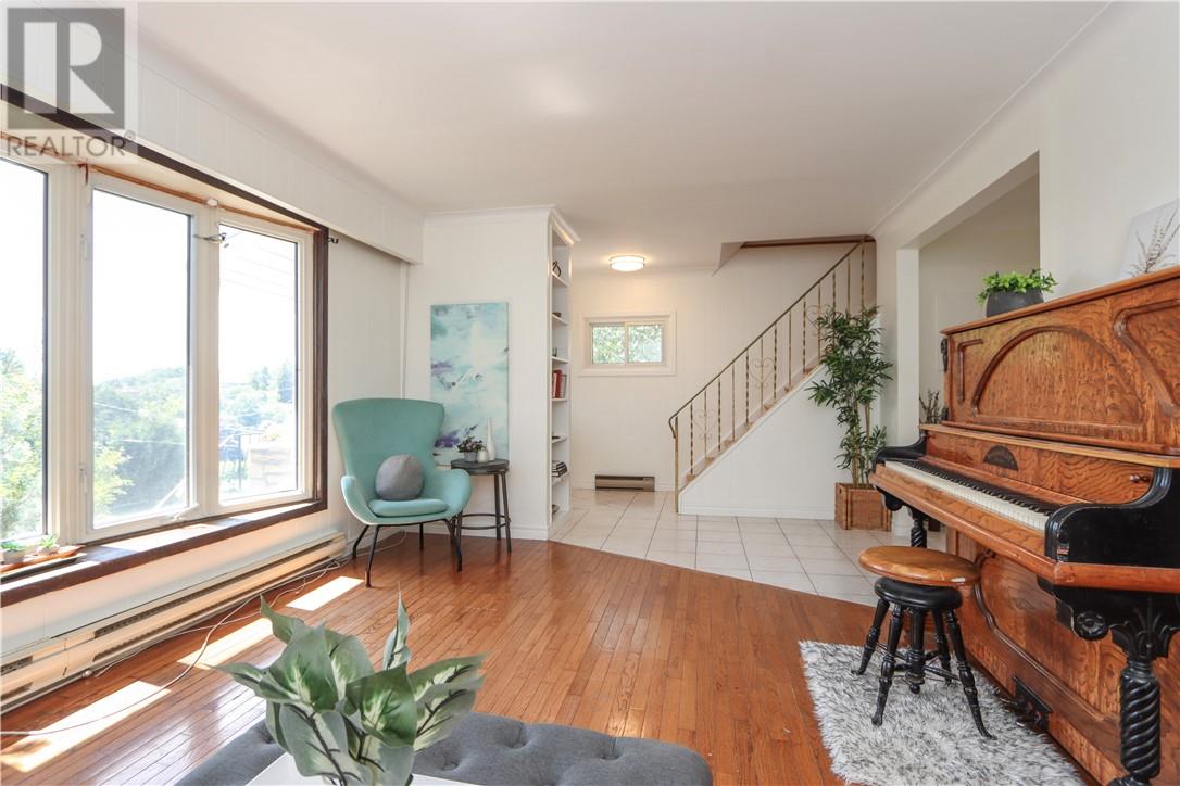 Property at 512 Edgehill Drive image 4