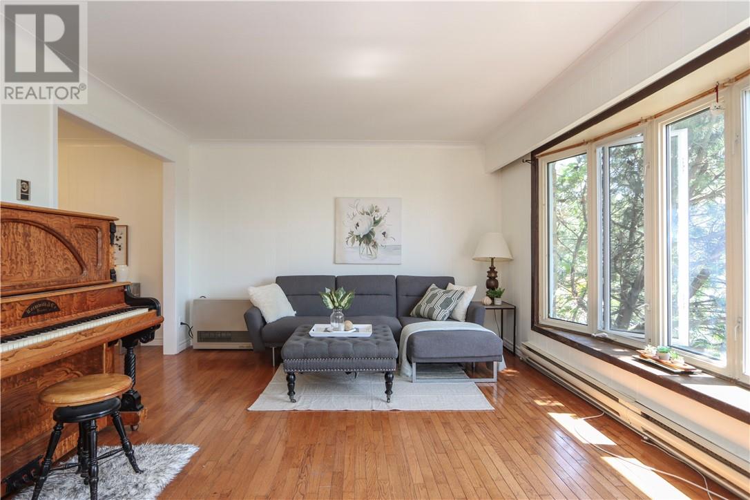 Property at 512 Edgehill Drive image 5