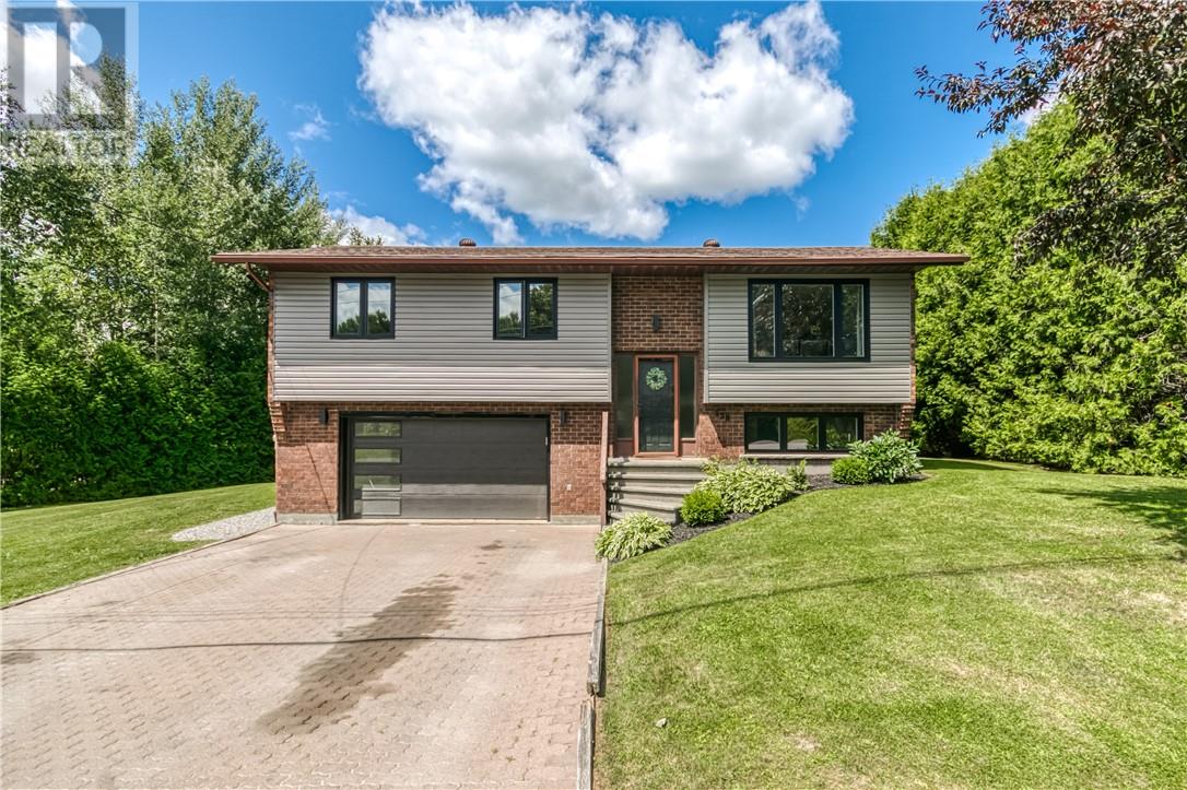 Property at 558 Tyyne Street image 2