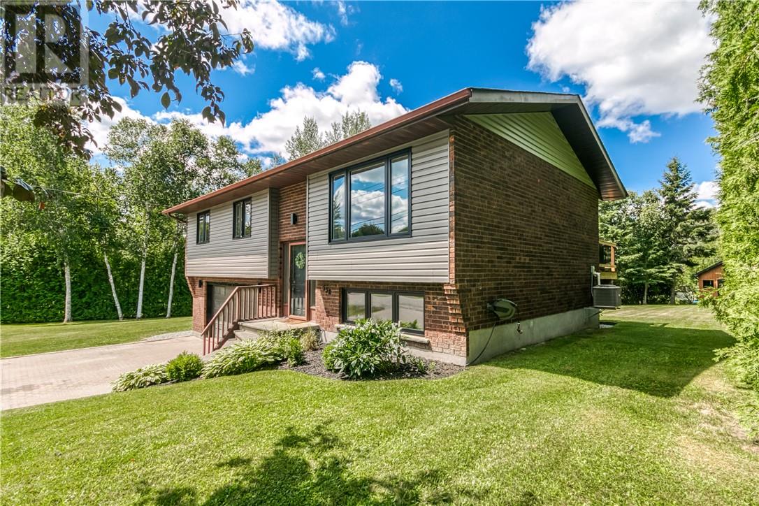Property at 558 Tyyne Street image 3