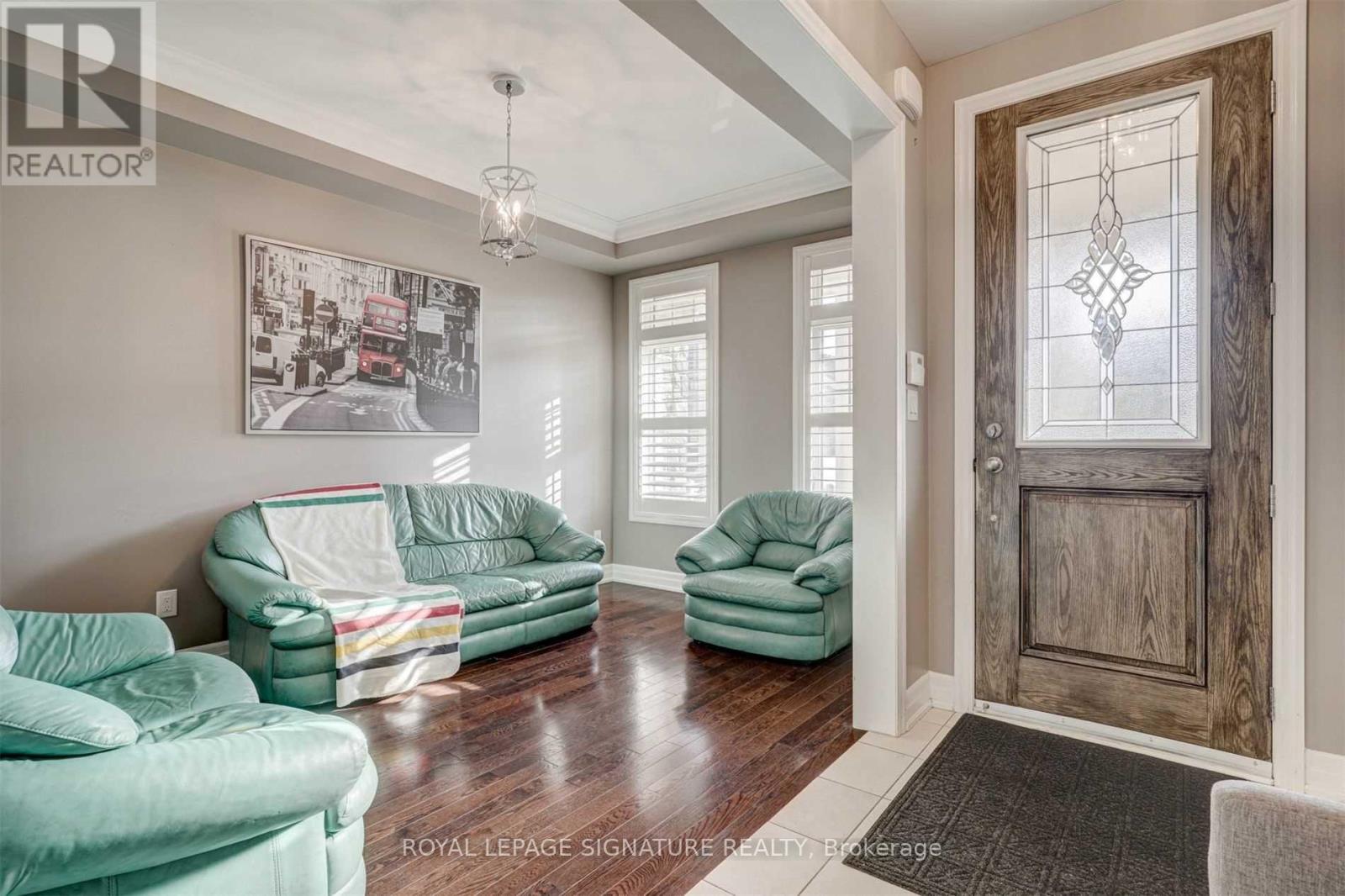 132 Alex Campbell Crescent, King, Ontario  L7B 0C2 - Photo 4 - N12304383