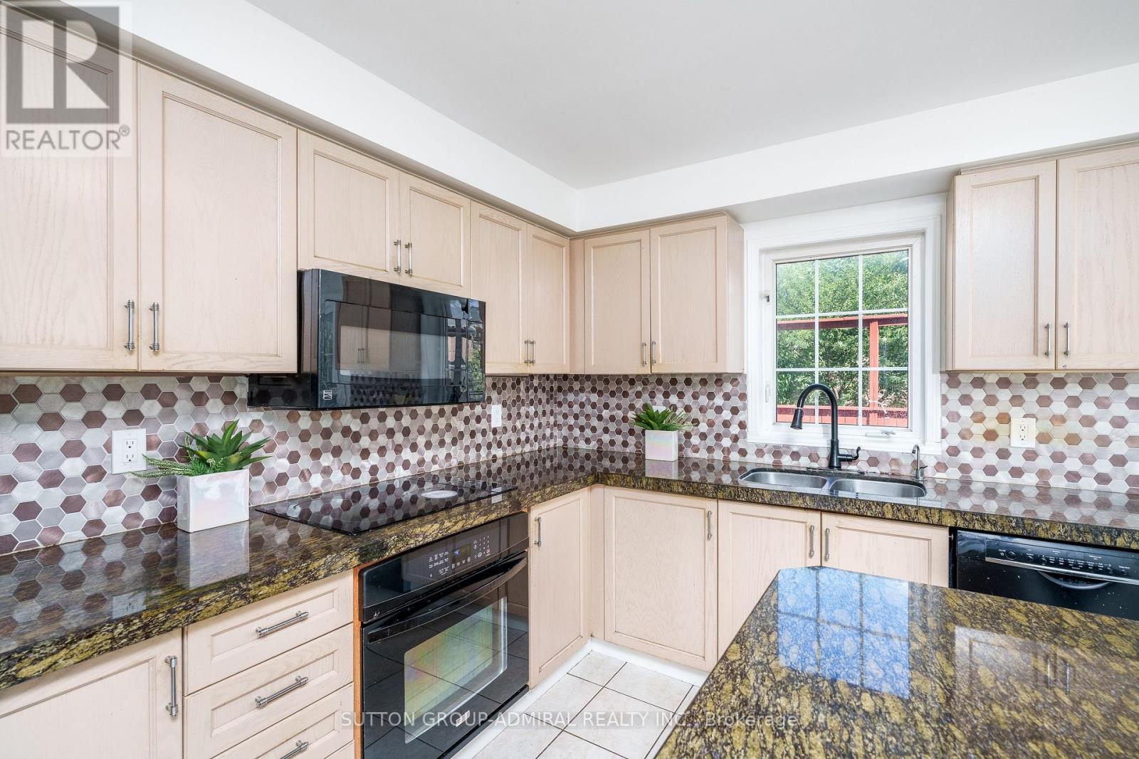 113 Sassafras Circle, Vaughan, Ontario  L4J 8M9 - Photo 10 - N12304392