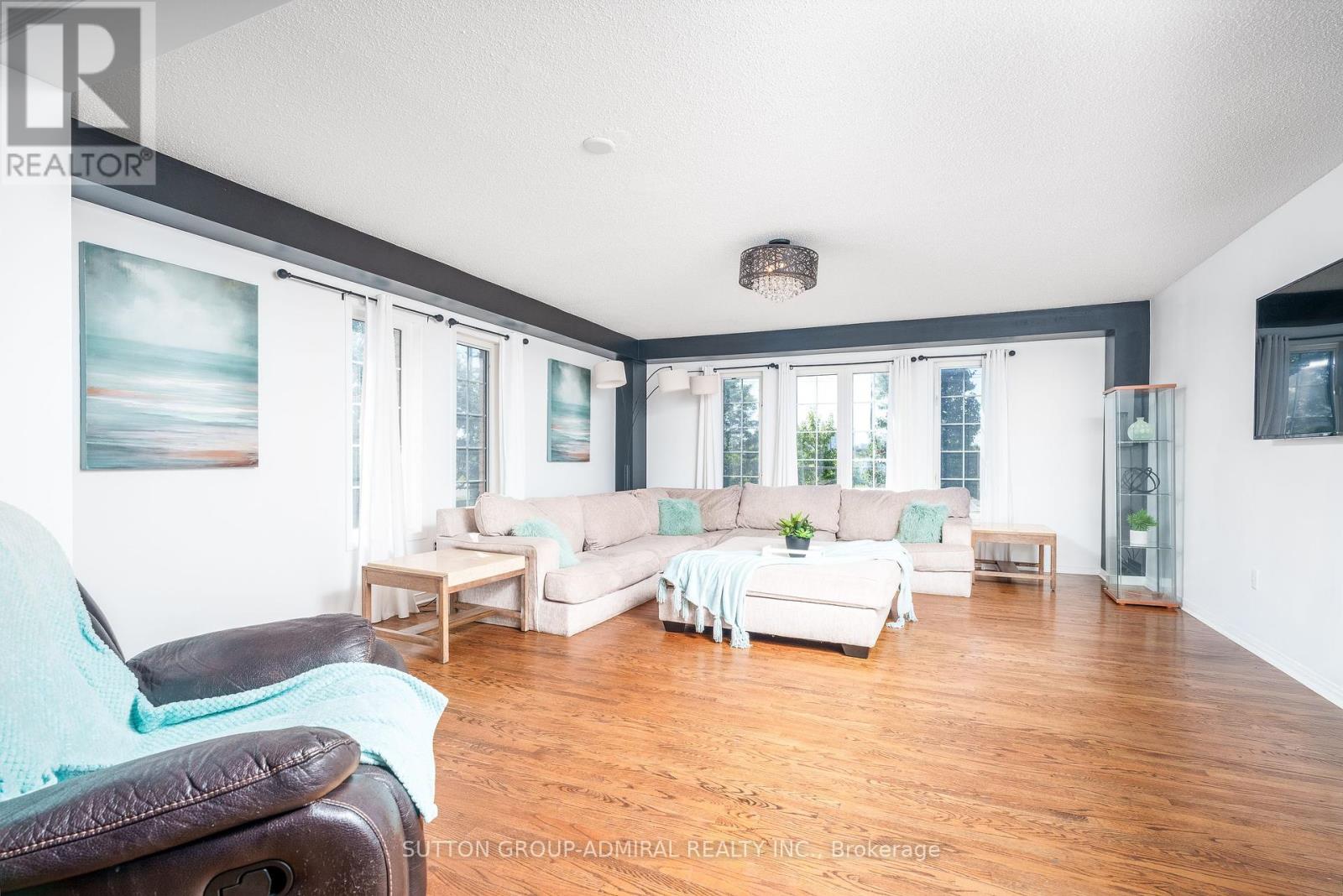 113 Sassafras Circle, Vaughan, Ontario  L4J 8M9 - Photo 6 - N12304392