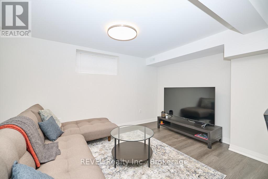 8 Nash Street, St. Catharines, Ontario  L2S 1B5 - Photo 13 - X12304451