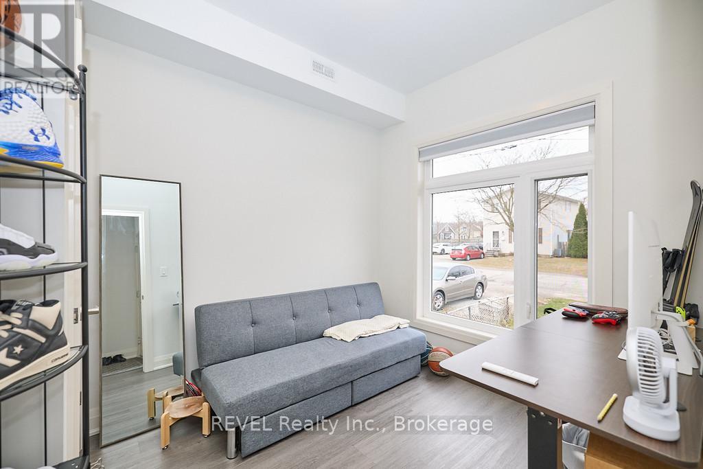 8 Nash Street, St. Catharines, Ontario  L2S 1B5 - Photo 6 - X12304451