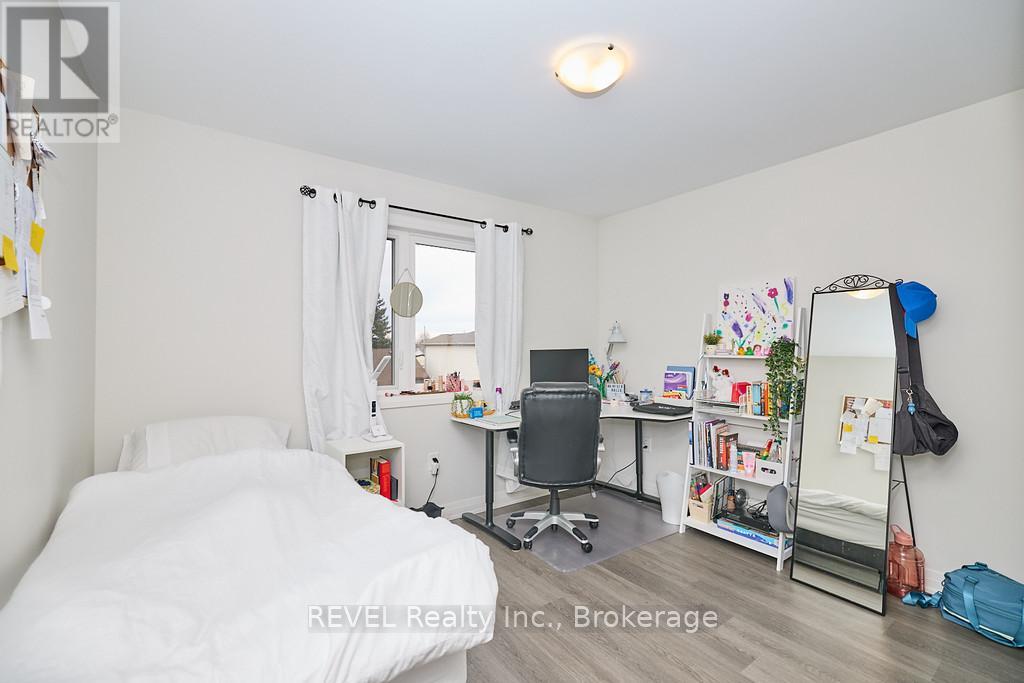 8 Nash Street, St. Catharines, Ontario  L2S 1B5 - Photo 8 - X12304451