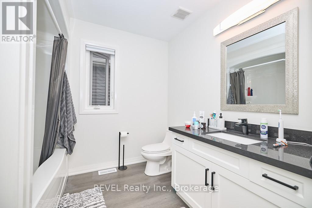 8 Nash Street, St. Catharines, Ontario  L2S 1B5 - Photo 9 - X12304451