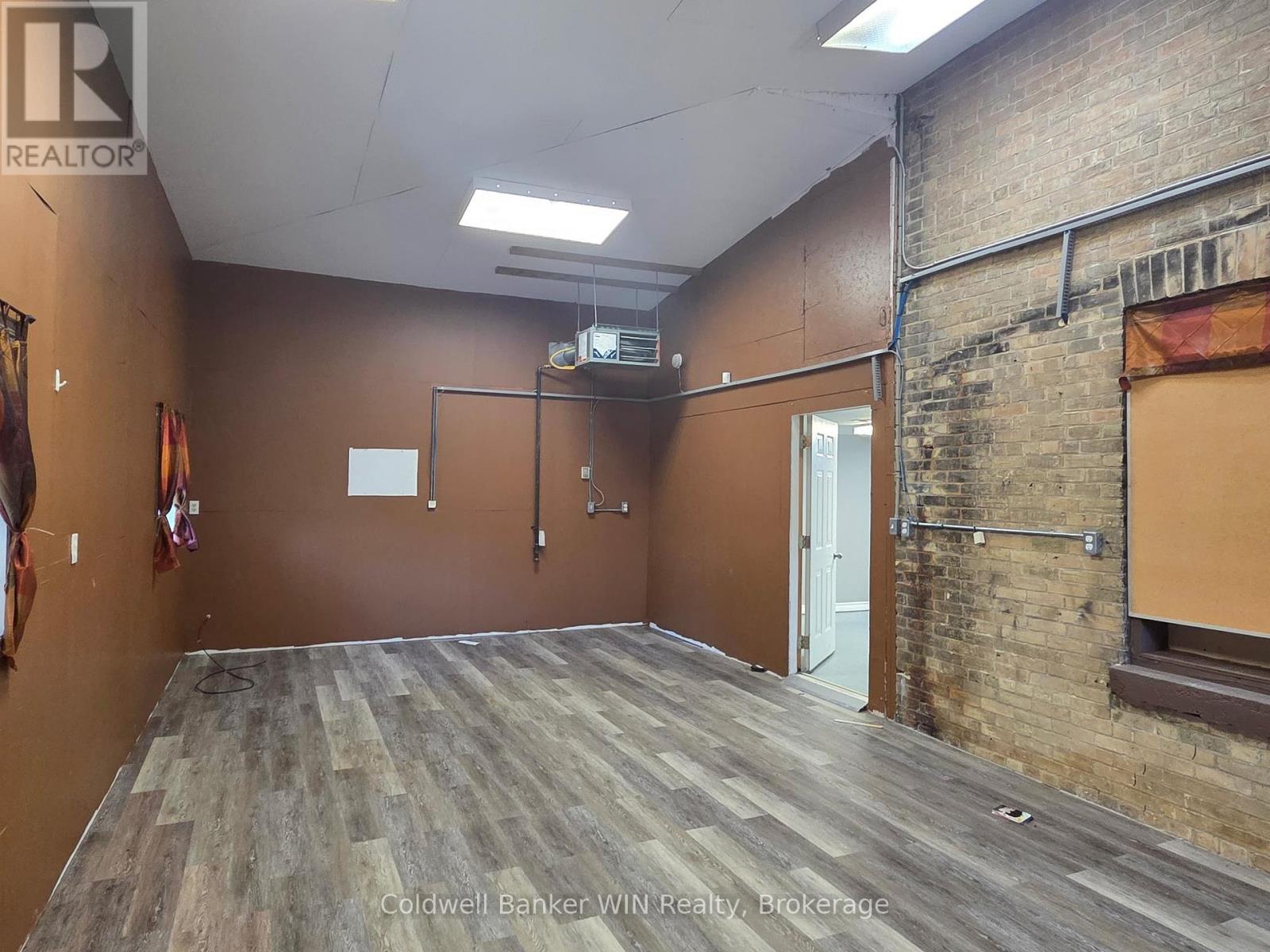 125 Fergus Street S, Wellington North, Ontario  N0G 2L2 - Photo 11 - X12304458