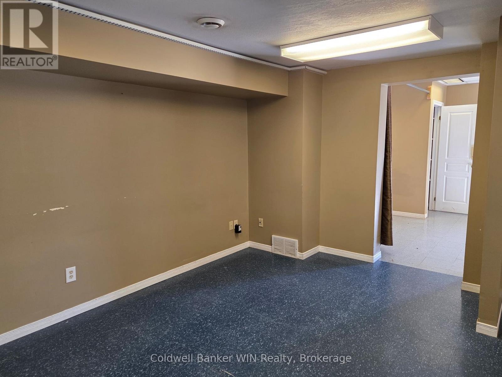 125 Fergus Street S, Wellington North, Ontario  N0G 2L2 - Photo 18 - X12304458