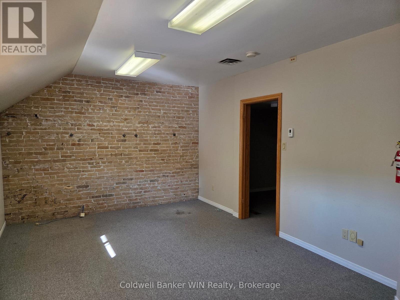 125 Fergus Street S, Wellington North, Ontario  N0G 2L2 - Photo 8 - X12304458