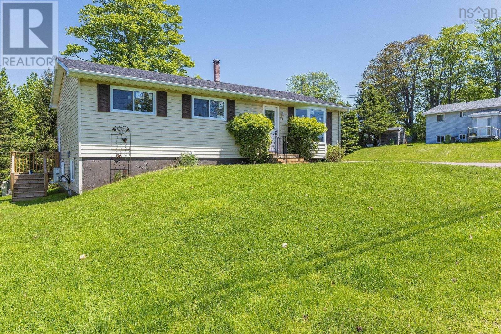 35 Lockhart Avenue, Truro, Nova Scotia  B2N 5T6 - Photo 1 - 202512780
