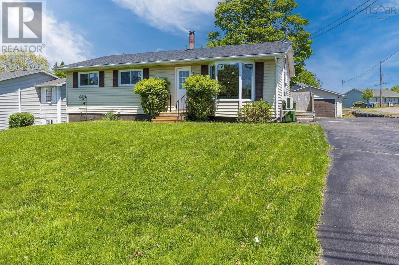 35 Lockhart Avenue, Truro, Nova Scotia  B2N 5T6 - Photo 2 - 202512780