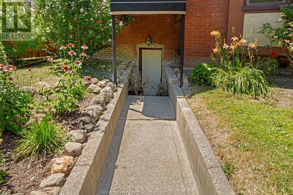 Property at 1307 PELISSIER STREET image 3