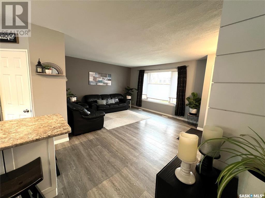 621 Central Avenue S, Swift Current, Saskatchewan  S9H 3G7 - Photo 6 - SK013506