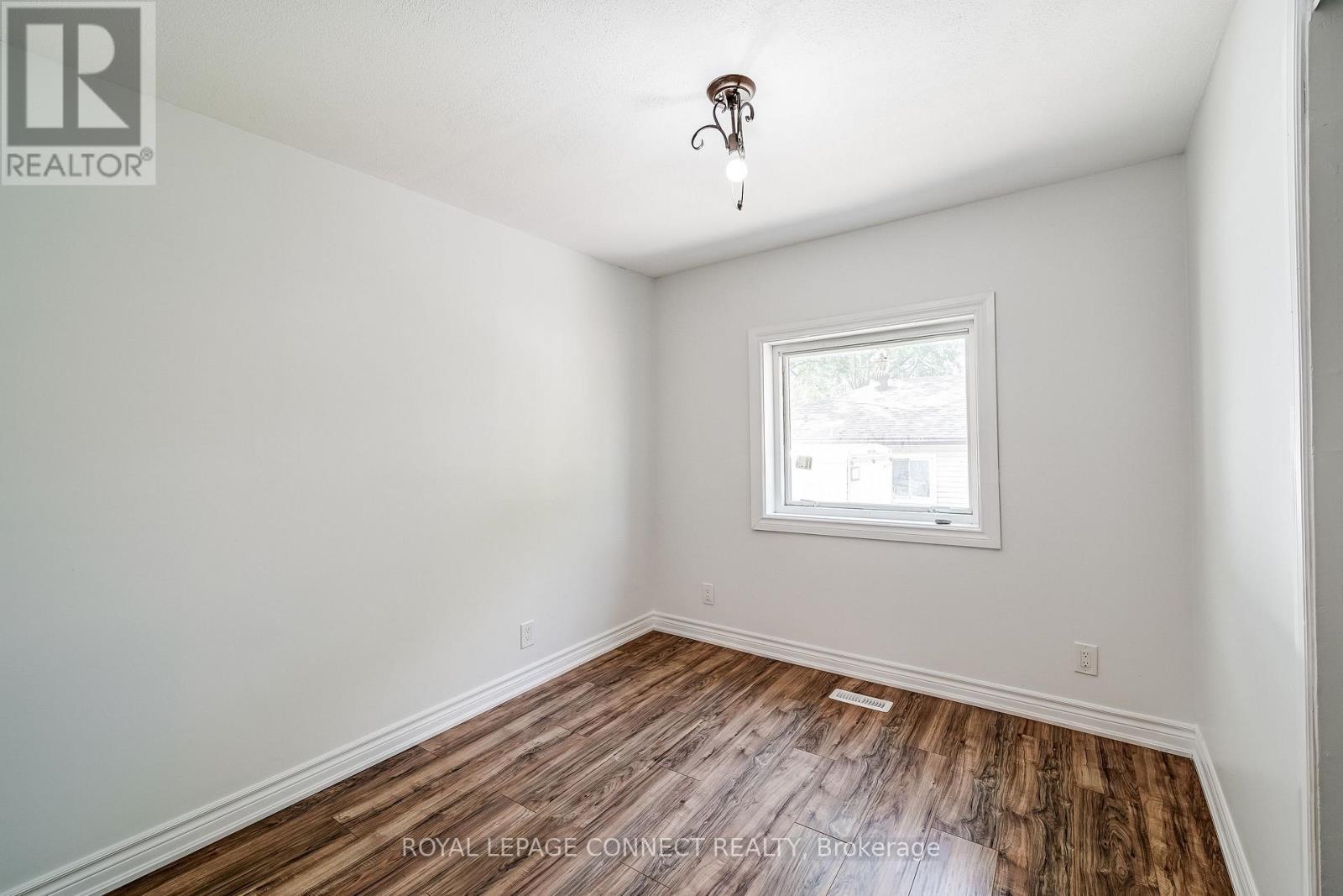 158 Beach Road, Georgina, Ontario  L4P 2L7 - Photo 9 - N12299650
