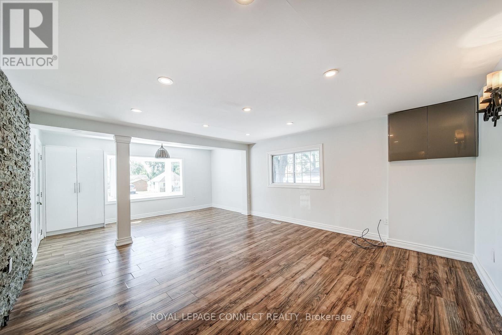 158 Beach Road, Georgina, Ontario  L4P 2L7 - Photo 6 - N12299650