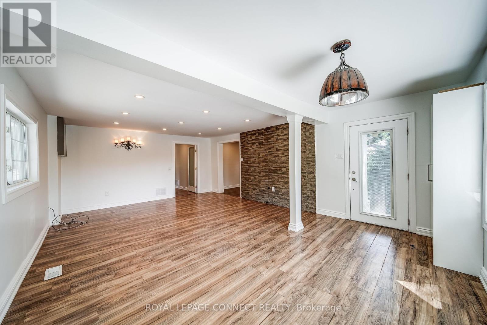 158 Beach Road, Georgina, Ontario  L4P 2L7 - Photo 3 - N12299650