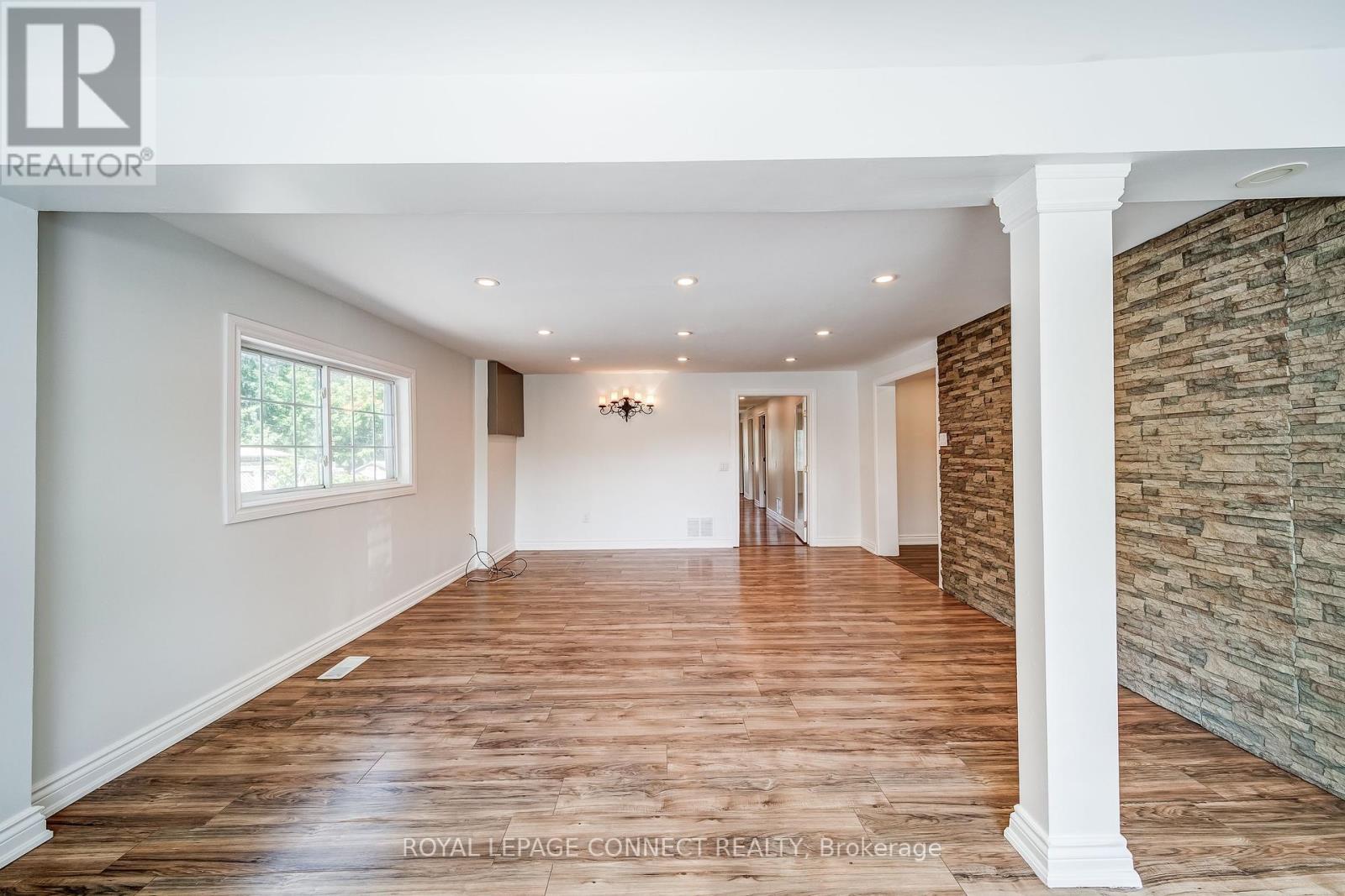 158 Beach Road, Georgina, Ontario  L4P 2L7 - Photo 4 - N12299650
