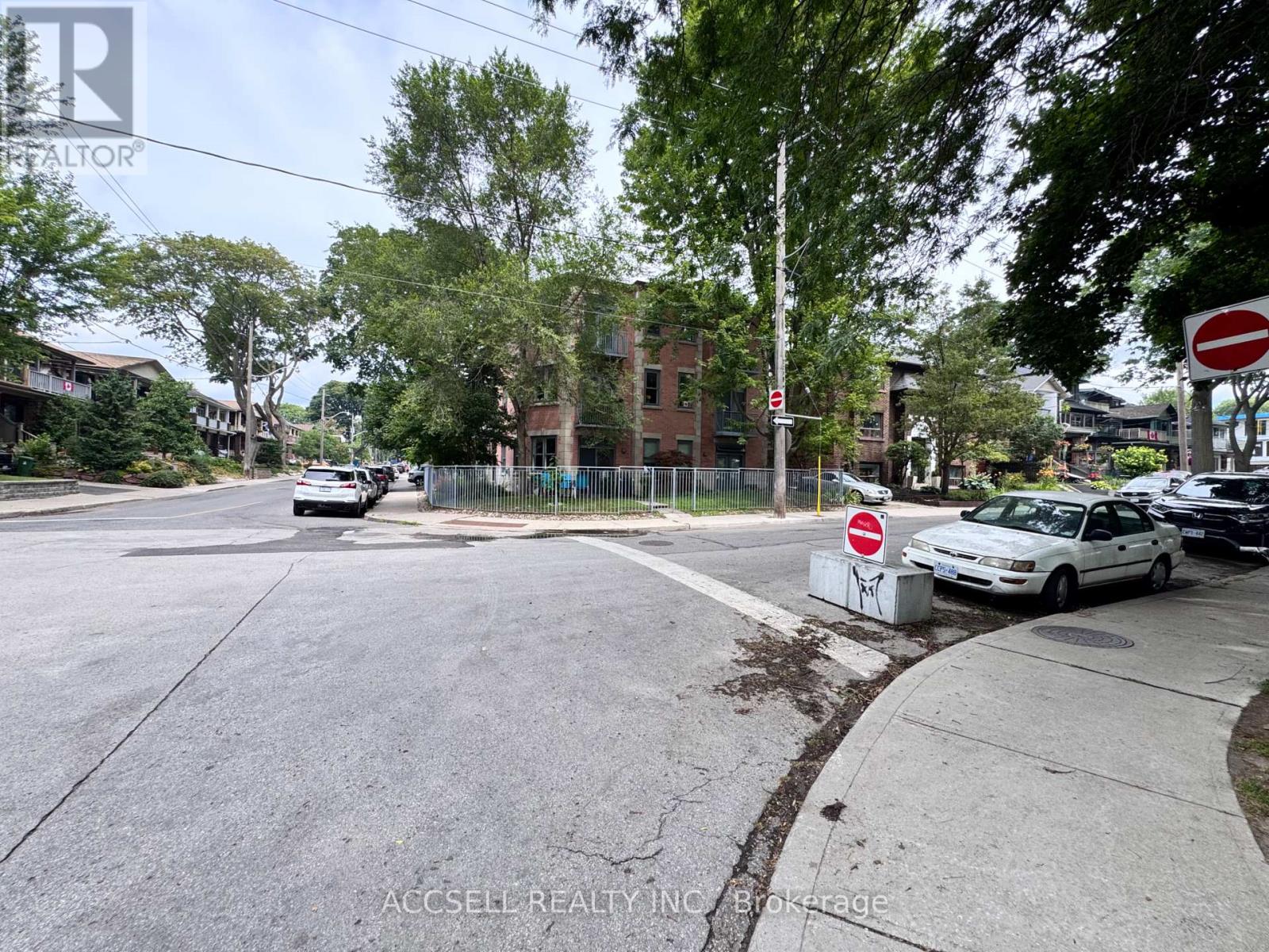 Property at 302 - 15 GLEN MANOR DRIVE image 2