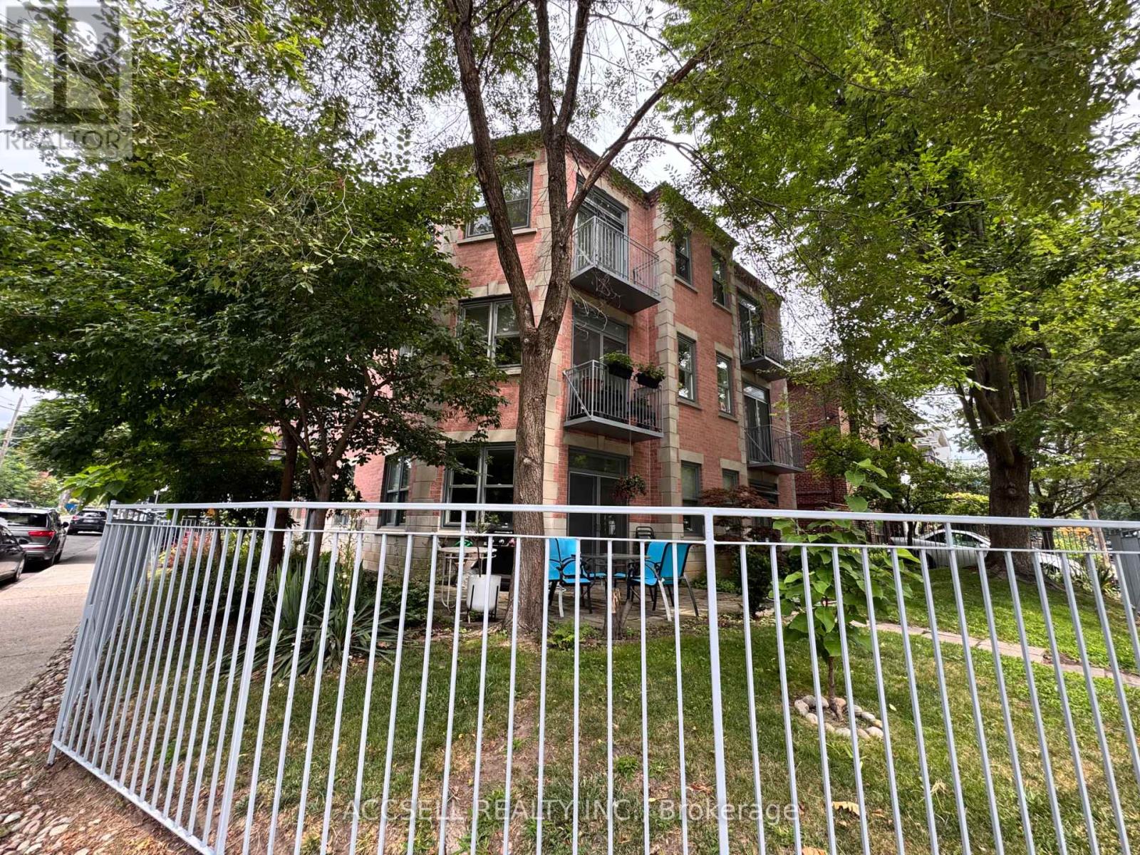 Property at 302 - 15 GLEN MANOR DRIVE image 3