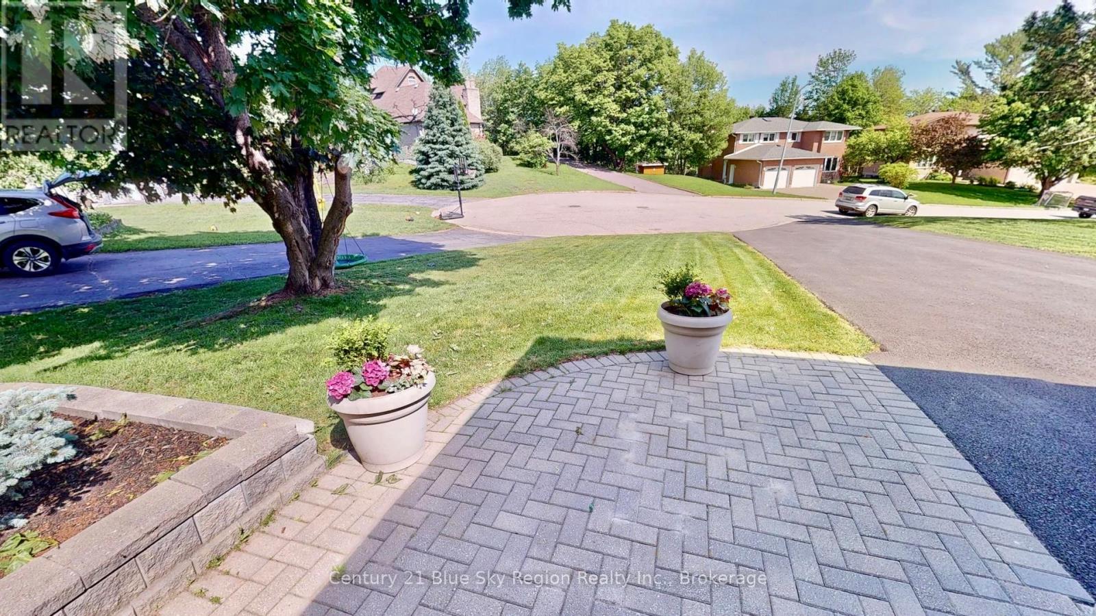Property at 12 VIVYENNE COURT image 3