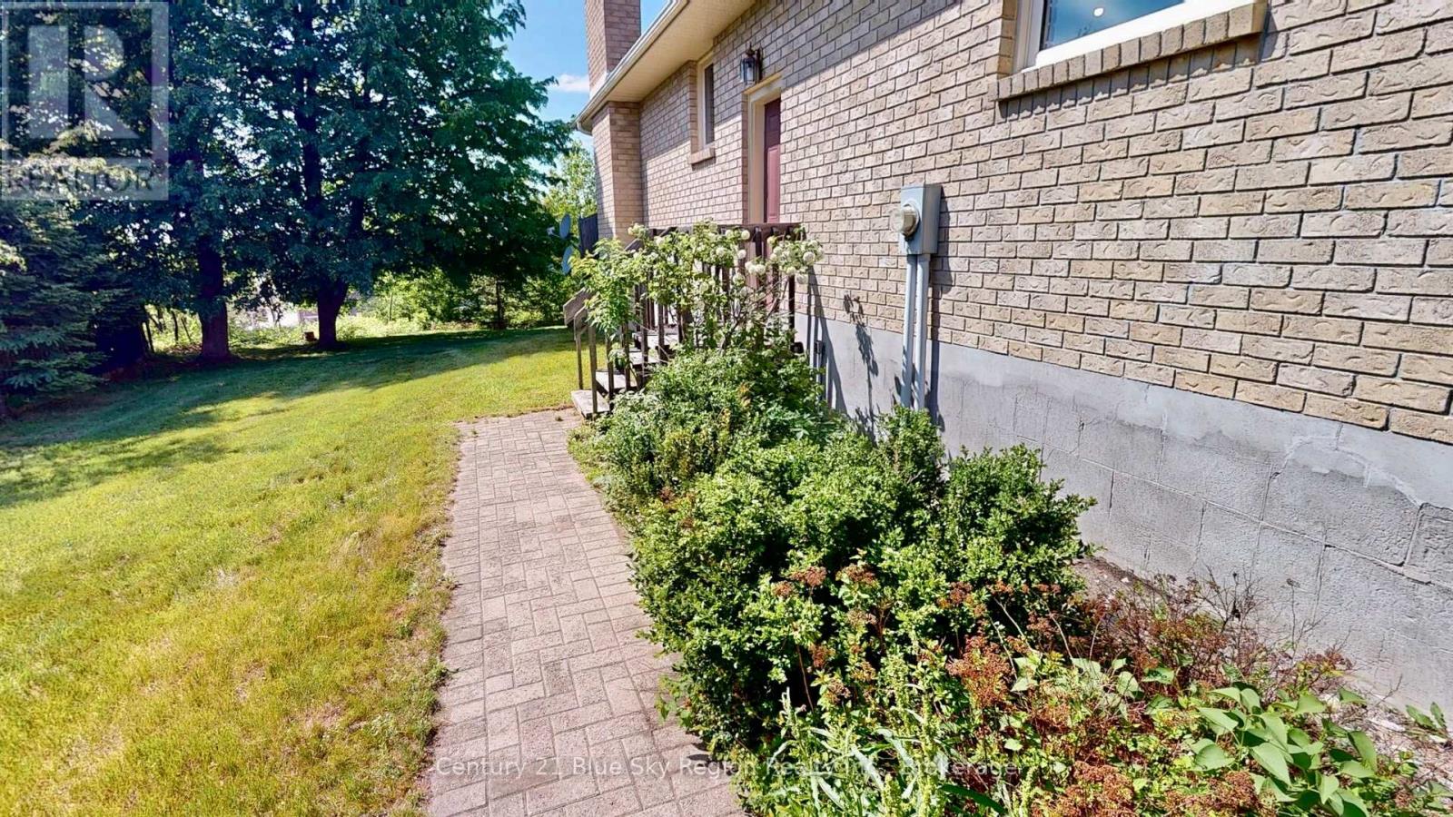 Property at 12 VIVYENNE COURT image 4