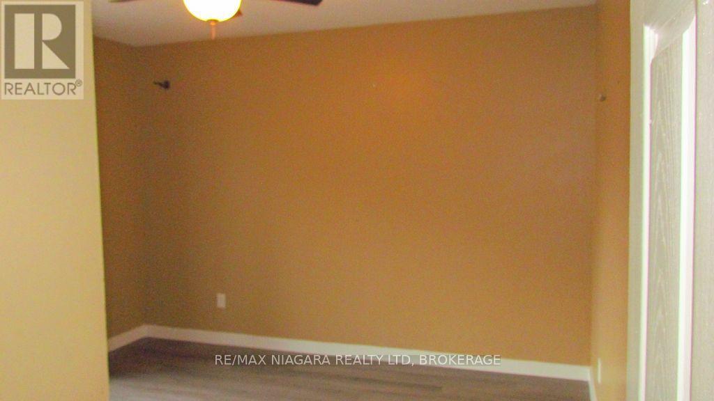 8110 Paddock Trail Drive, Niagara Falls, Ontario  L2H 1X3 - Photo 14 - X12304692