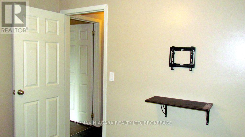 8110 Paddock Trail Drive, Niagara Falls, Ontario  L2H 1X3 - Photo 18 - X12304692