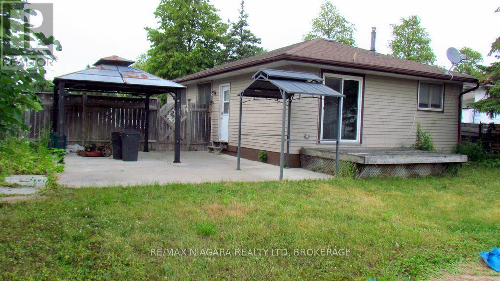 8110 Paddock Trail Drive, Niagara Falls, Ontario  L2H 1X3 - Photo 19 - X12304692