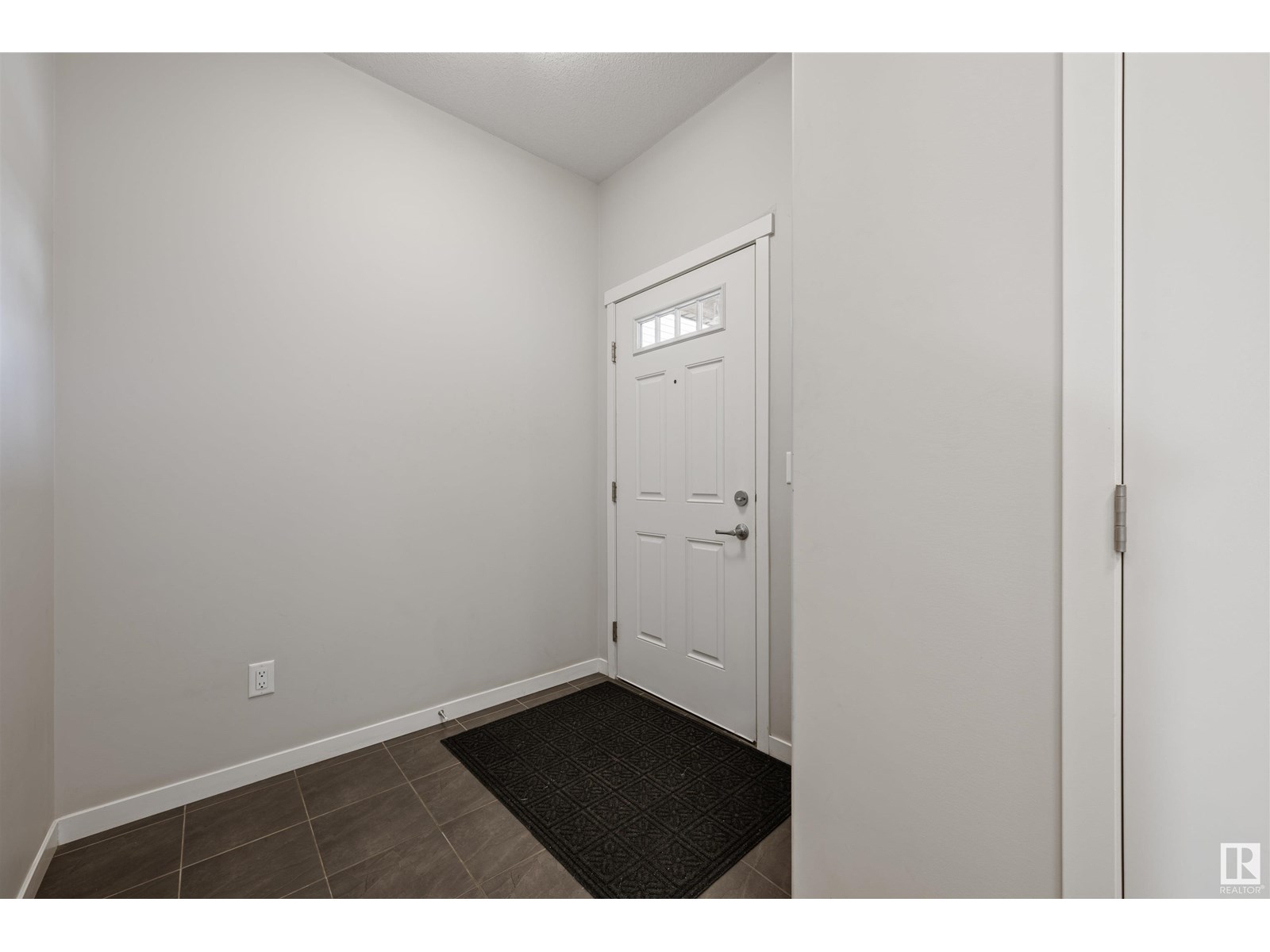 Property at 9864 222 ST NW image 4