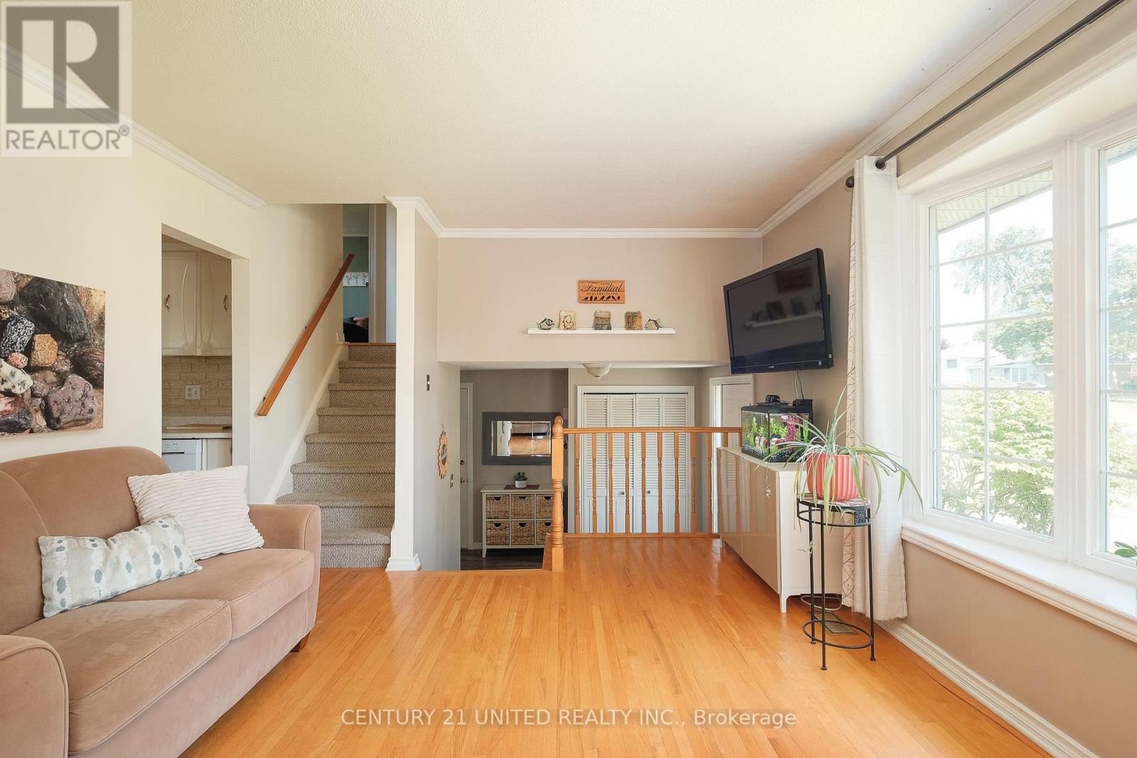 Property at 888 SYDENHAM ROAD image 5