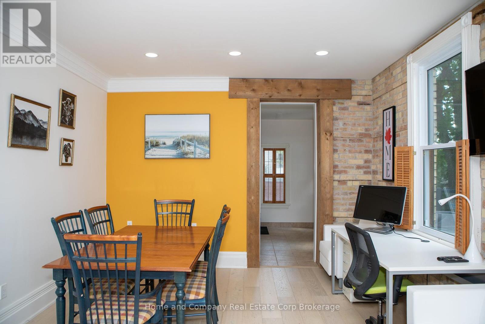 Upper - 25 William Street, Stratford, Ontario  N5A 4X9 - Photo 10 - X12304601