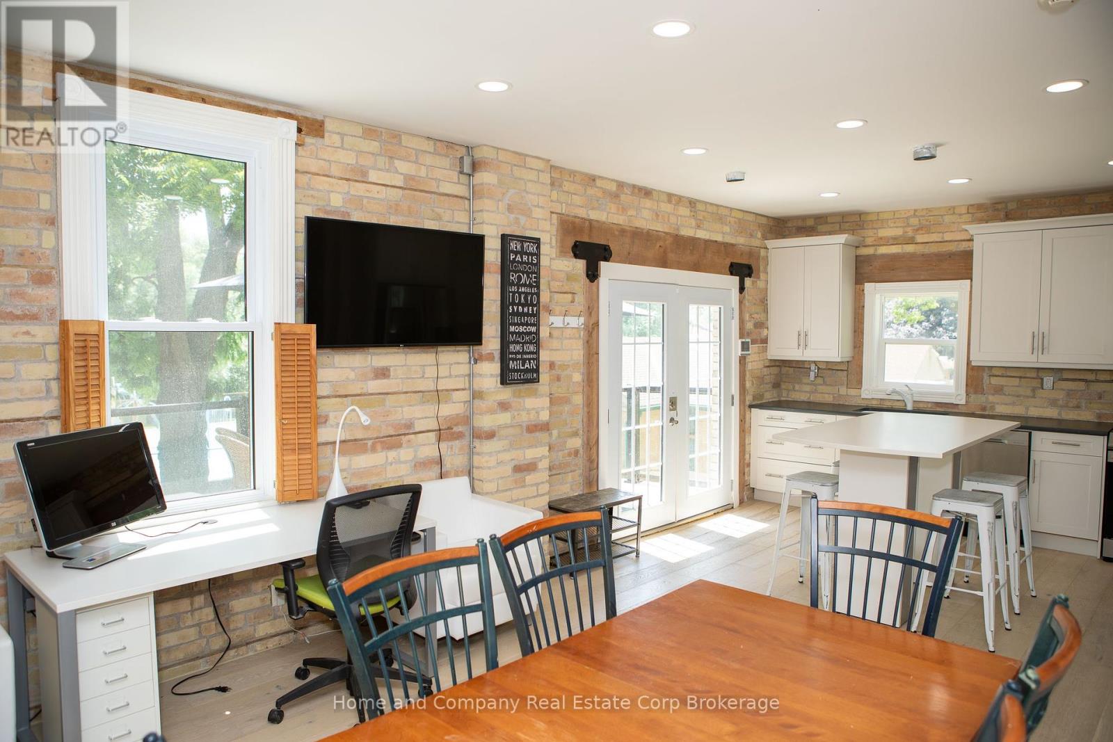 Upper - 25 William Street, Stratford, Ontario  N5A 4X9 - Photo 14 - X12304601