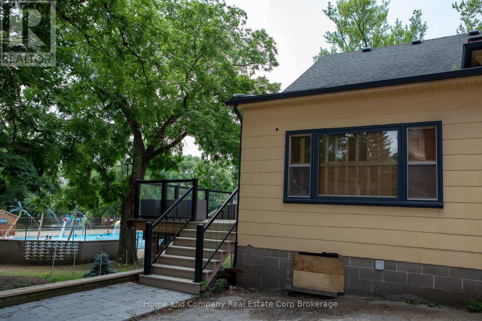 Upper - 25 William Street, Stratford, Ontario  N5A 4X9 - Photo 2 - X12304601