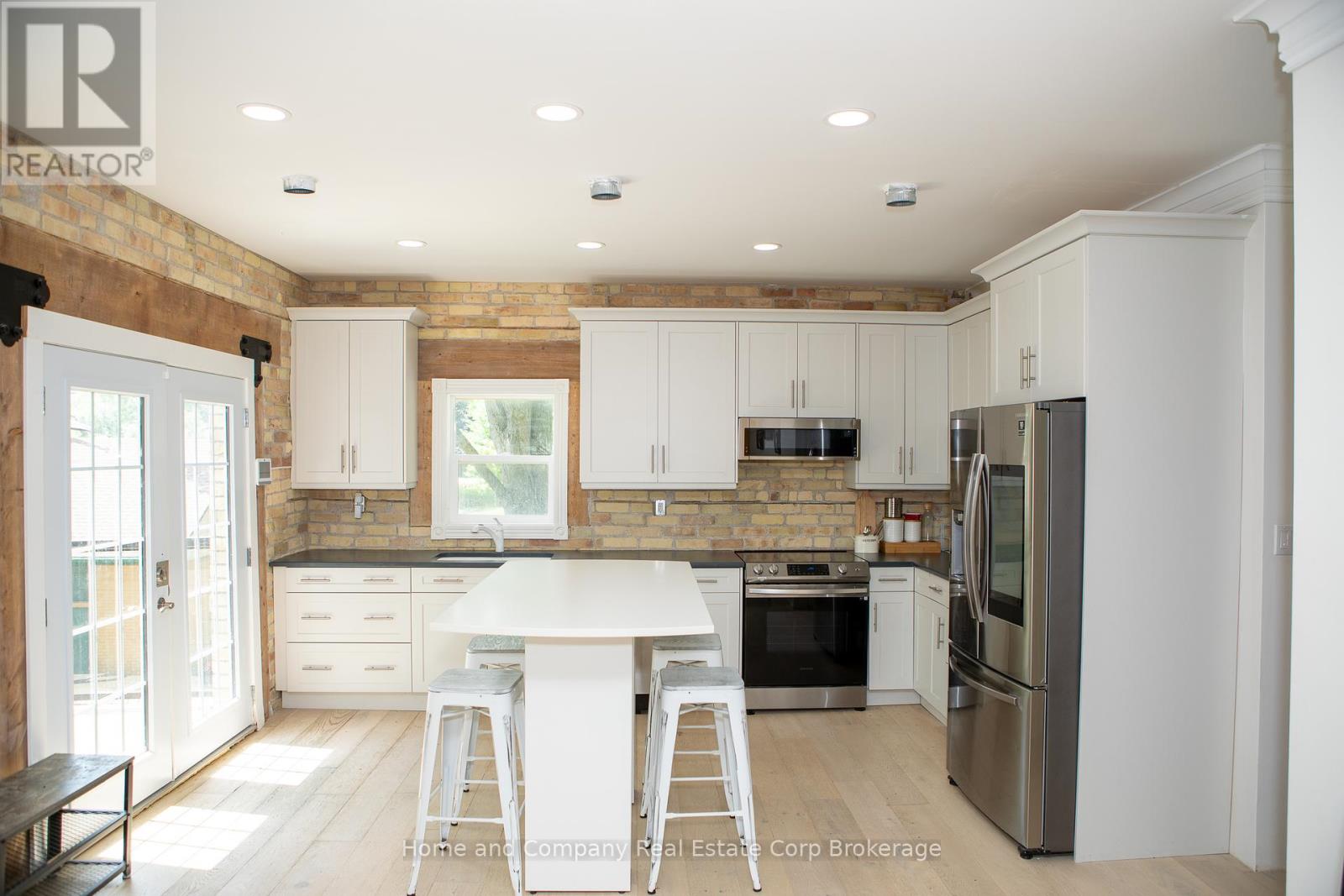 Upper - 25 William Street, Stratford, Ontario  N5A 4X9 - Photo 5 - X12304601