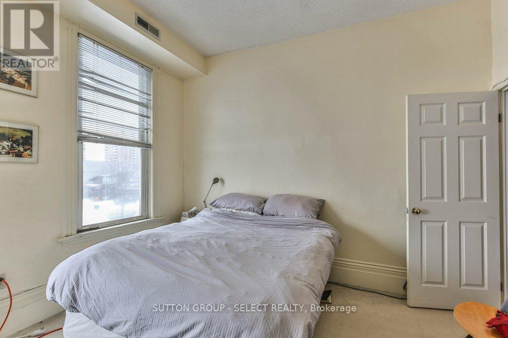 330 Burwell Street, London East, Ontario  N6B 2V9 - Photo 12 - X12278404